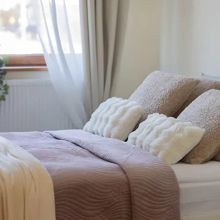 Spacious 3-bedroom House With The Excellent Location Near The Airport By Renters * وارسو