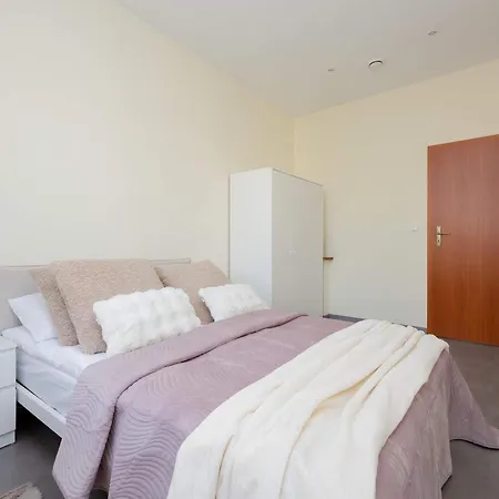 Spacious 3-bedroom House With The Excellent Location Near The Airport By Renters