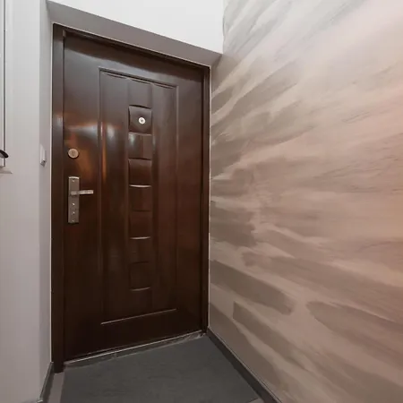 Spacious 3-bedroom House With The Excellent Location Near The Airport By Renters *