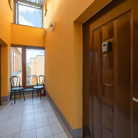 Spacious 3-bedroom House With The Excellent Location Near The Airport By Renters وارسو