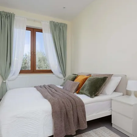 Holiday home Spacious 3-bedroom House With The Excellent Location Near The Airport By Renters *
