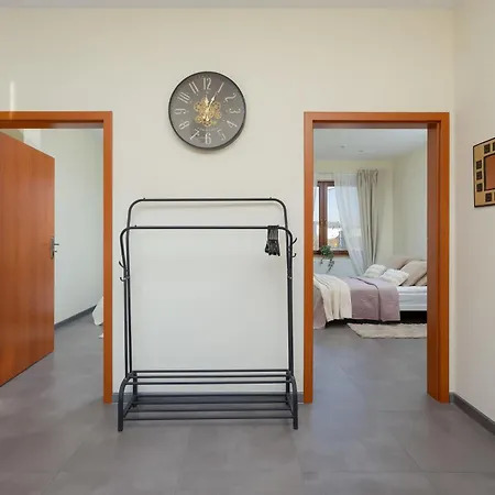 Spacious 3-bedroom House With The Excellent Location Near The Airport By Renters